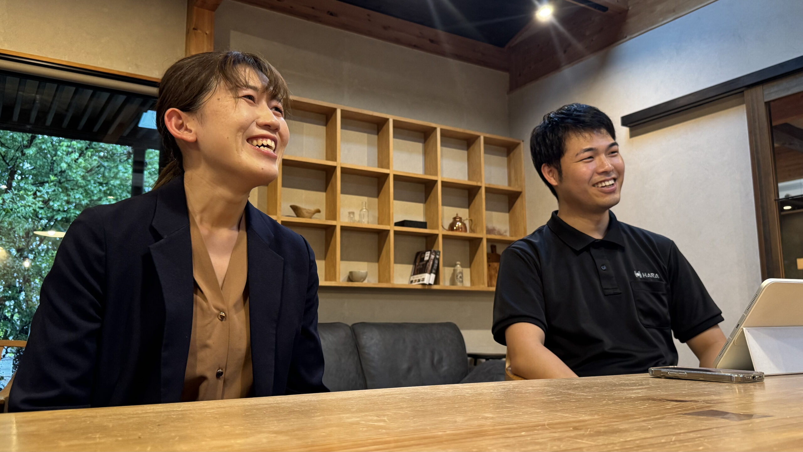 原工務店様2人写真（笑顔）